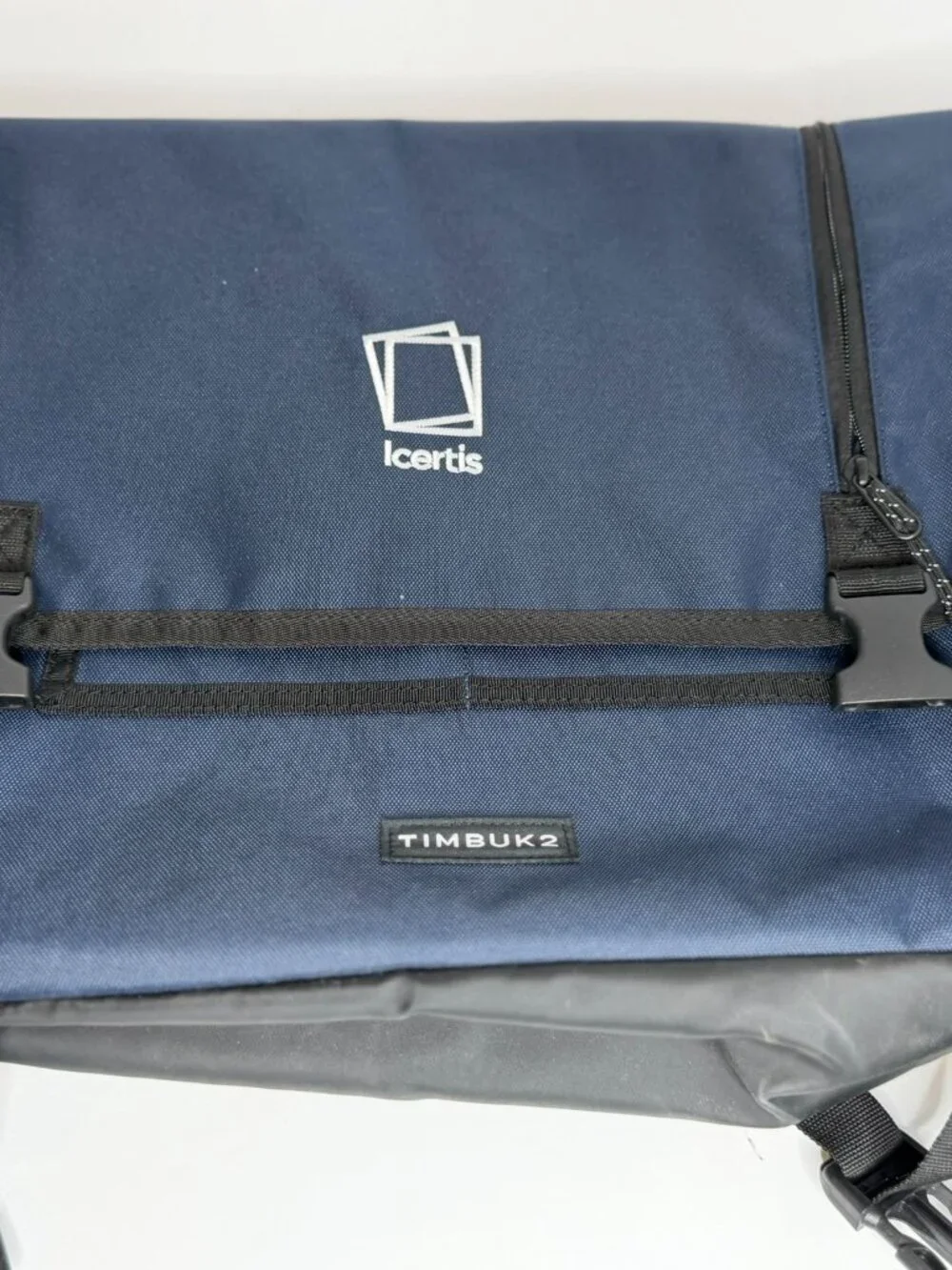 Timbuk2 City Compass Messenger Bag Navy NWT